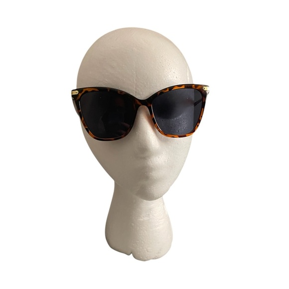 Brown Cat-Eye Fashion Sunglasses with Tortoiseshell Pattern and Case NWOT - Picture 3 of 3